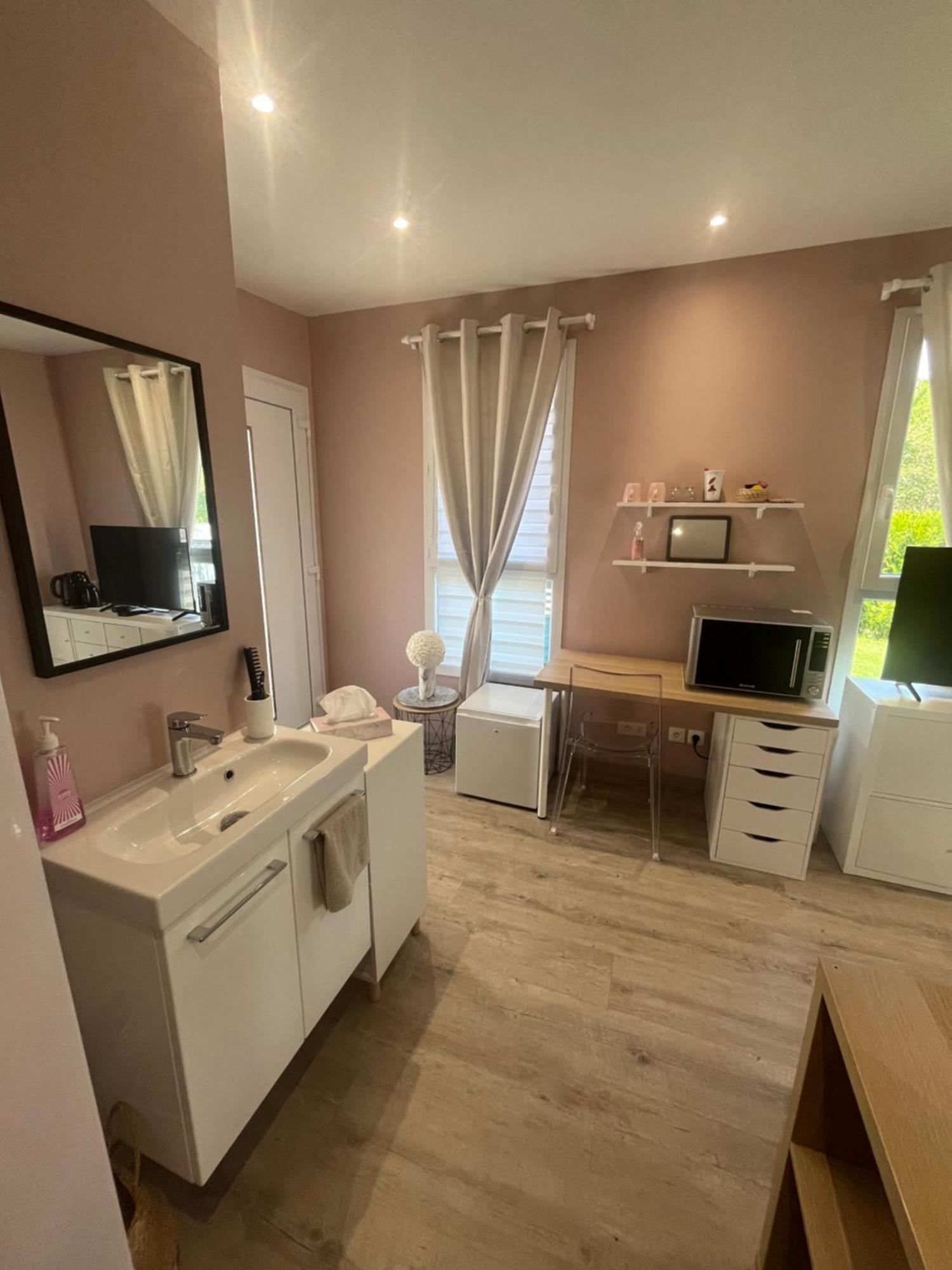 Apartmán Dependance Prive Saint-Thibault-des-Vignes Exteriér fotografie