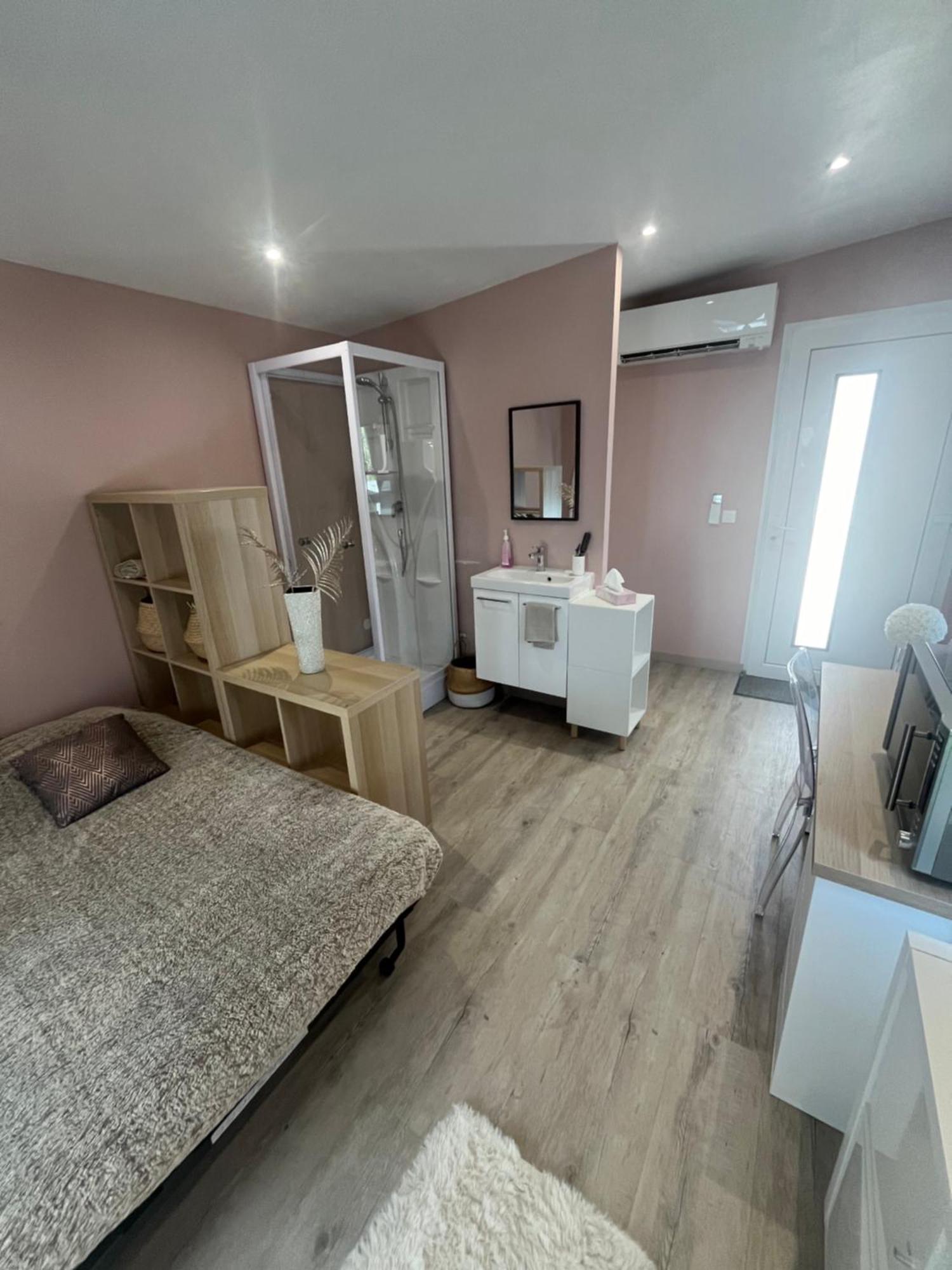 Apartmán Dependance Prive Saint-Thibault-des-Vignes Exteriér fotografie